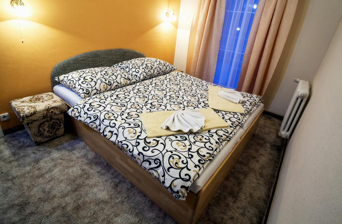 Hotel Central Kremnica Ngoại thất bức ảnh